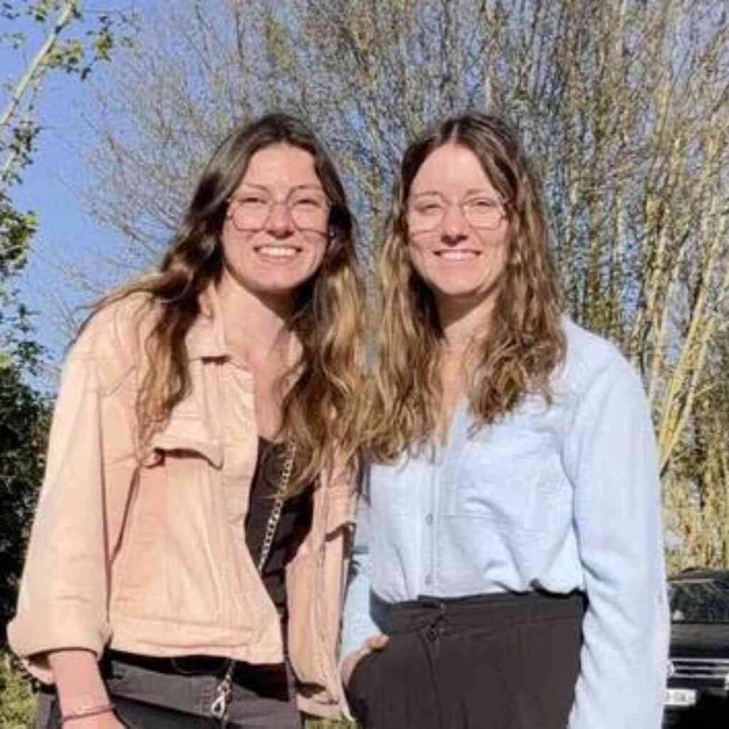Portrait des fondatrices de l’association Nos drôles de pattes, Maëlle-Eva Delacotte et Noémie Turpin, unies par leur passion pour les animaux