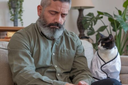 Pourquoi votre chat semble comprendre vos émotions mieux que vos amis