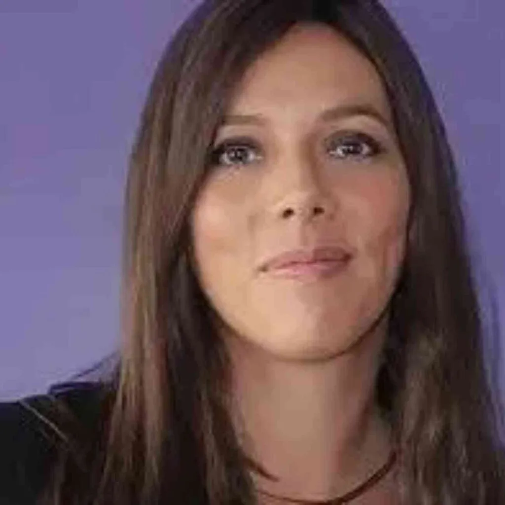 Portrait de Jessica Serra, éthologue et spécialiste de la cognition animale, auteure du livre « Le Monde secret du chien ».