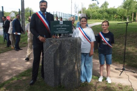 Le maire de Marly inaugure le premier cimetière animalier du Valenciennois aux côtés de plusieurs habitants