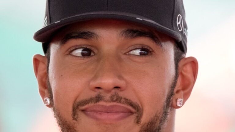 Il renonce à la F1 pour son chien : le choix radical de Lewis Hamilton face au coma de Roscoe Lewis Hamilton – un champion face à l’épreuve personnelle