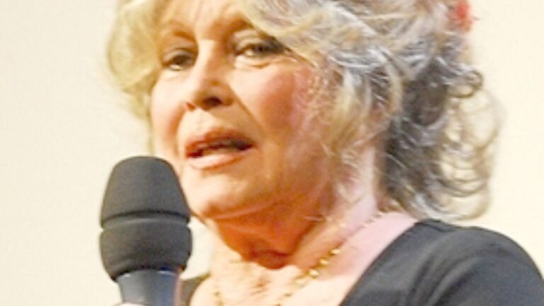 Portrait de Brigitte Bardot, figure emblématique de la défense animale, hospitalisée à Toulon à 91 ans.
