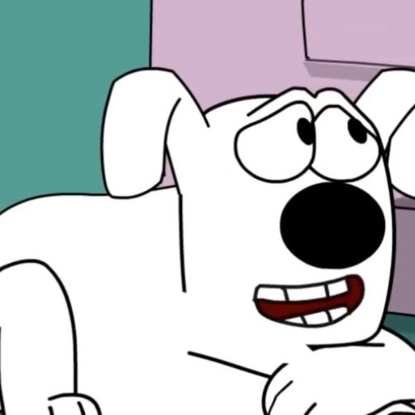 Chien de dessin animé au pelage blanc, assis et regardant vers la droite avec une expression inquiète ou perplexe.